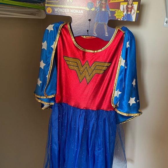 LOTS* Girls Halloween costumes for ages 4-12 y/o - Picture 1 of 4